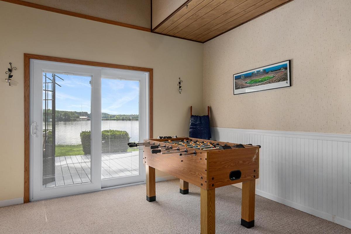 Lakeside Getaway With Dock, Firepit, Grill Newaygo Esterno foto
